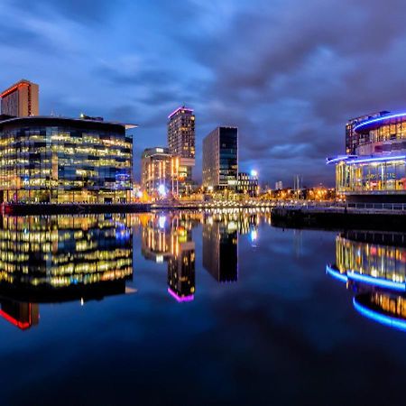 Hallsphere - Stunning Apartment Salford Quays แมนเชสเตอร์ ภายนอก รูปภาพ