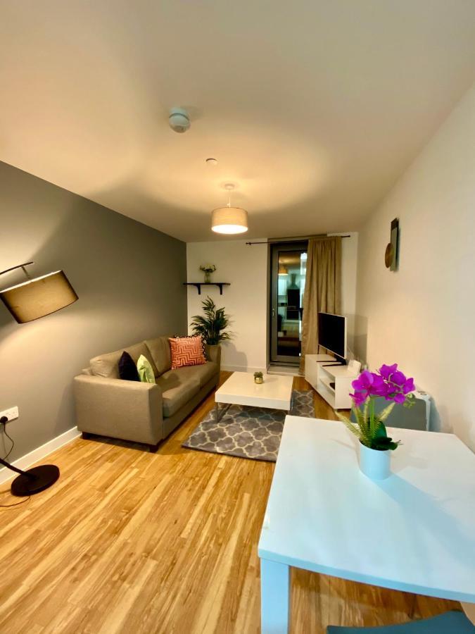 Hallsphere - Stunning Apartment Salford Quays แมนเชสเตอร์ ภายนอก รูปภาพ