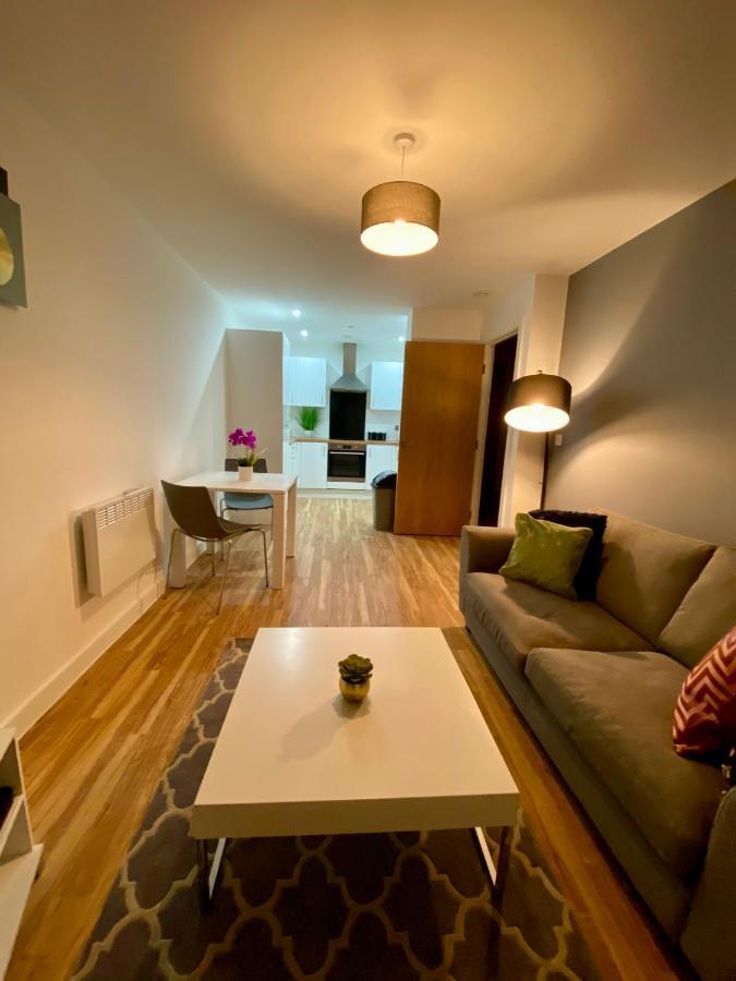 Hallsphere - Stunning Apartment Salford Quays แมนเชสเตอร์ ภายนอก รูปภาพ