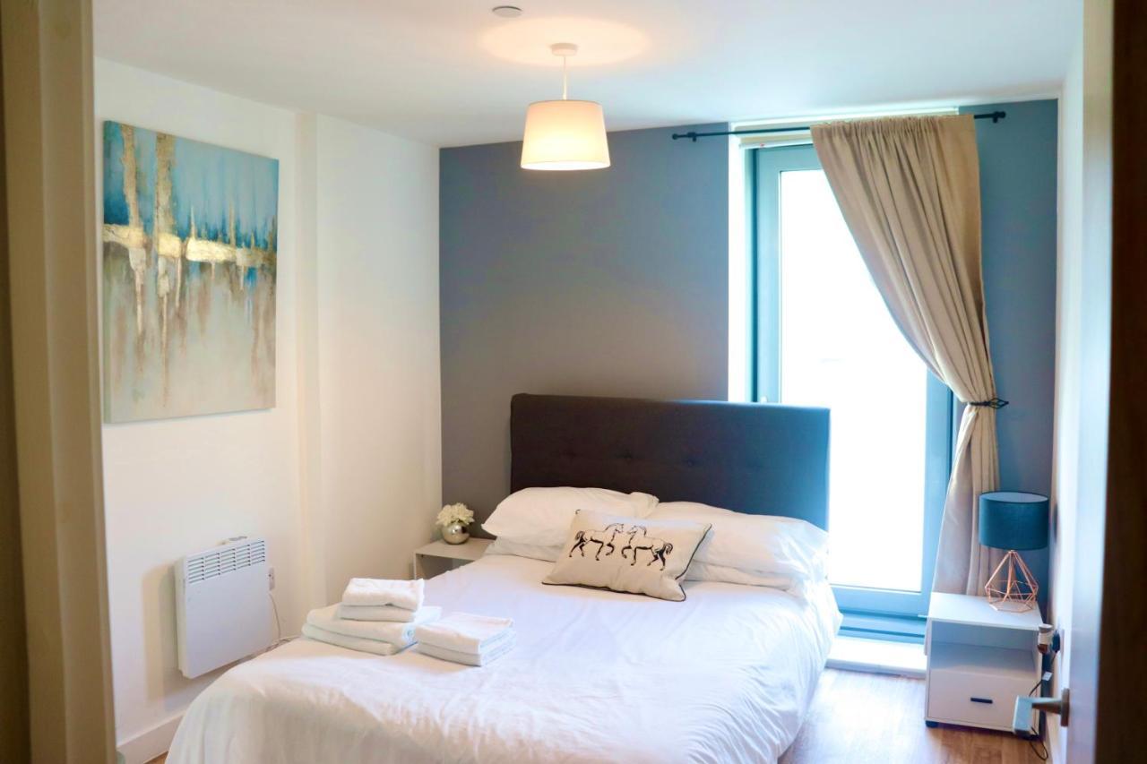 Hallsphere - Stunning Apartment Salford Quays แมนเชสเตอร์ ภายนอก รูปภาพ