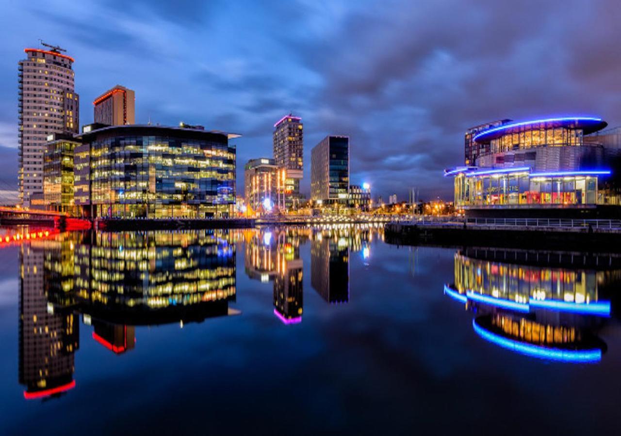Hallsphere - Stunning Apartment Salford Quays แมนเชสเตอร์ ภายนอก รูปภาพ