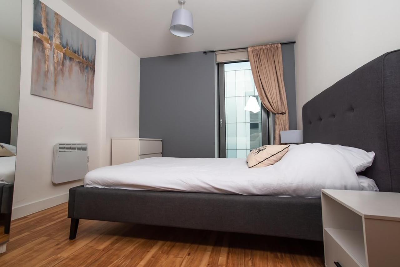 Hallsphere - Stunning Apartment Salford Quays แมนเชสเตอร์ ภายนอก รูปภาพ