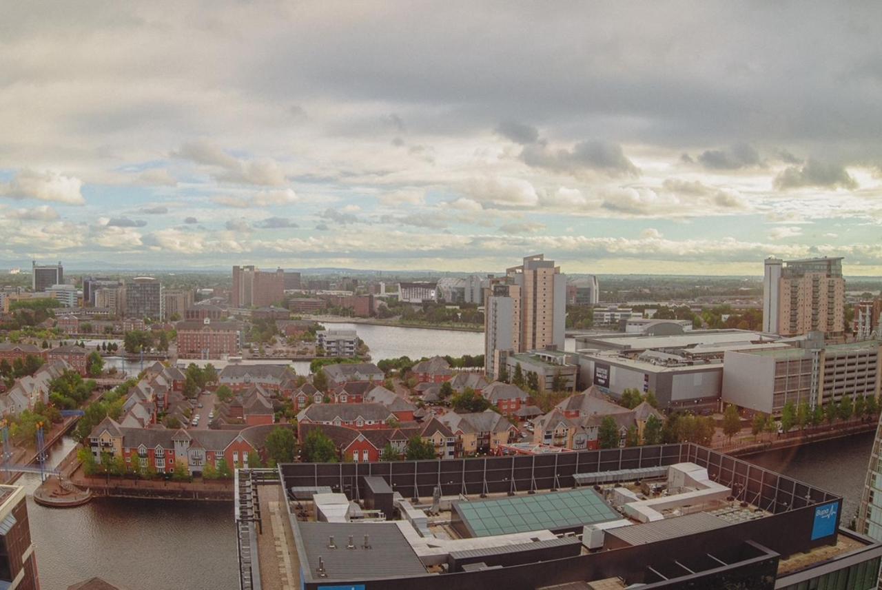 Hallsphere - Stunning Apartment Salford Quays แมนเชสเตอร์ ภายนอก รูปภาพ