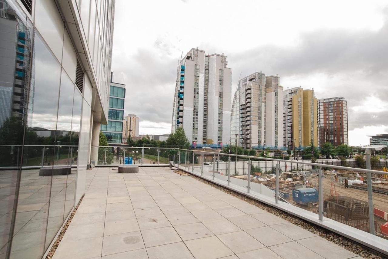 Hallsphere - Stunning Apartment Salford Quays แมนเชสเตอร์ ภายนอก รูปภาพ