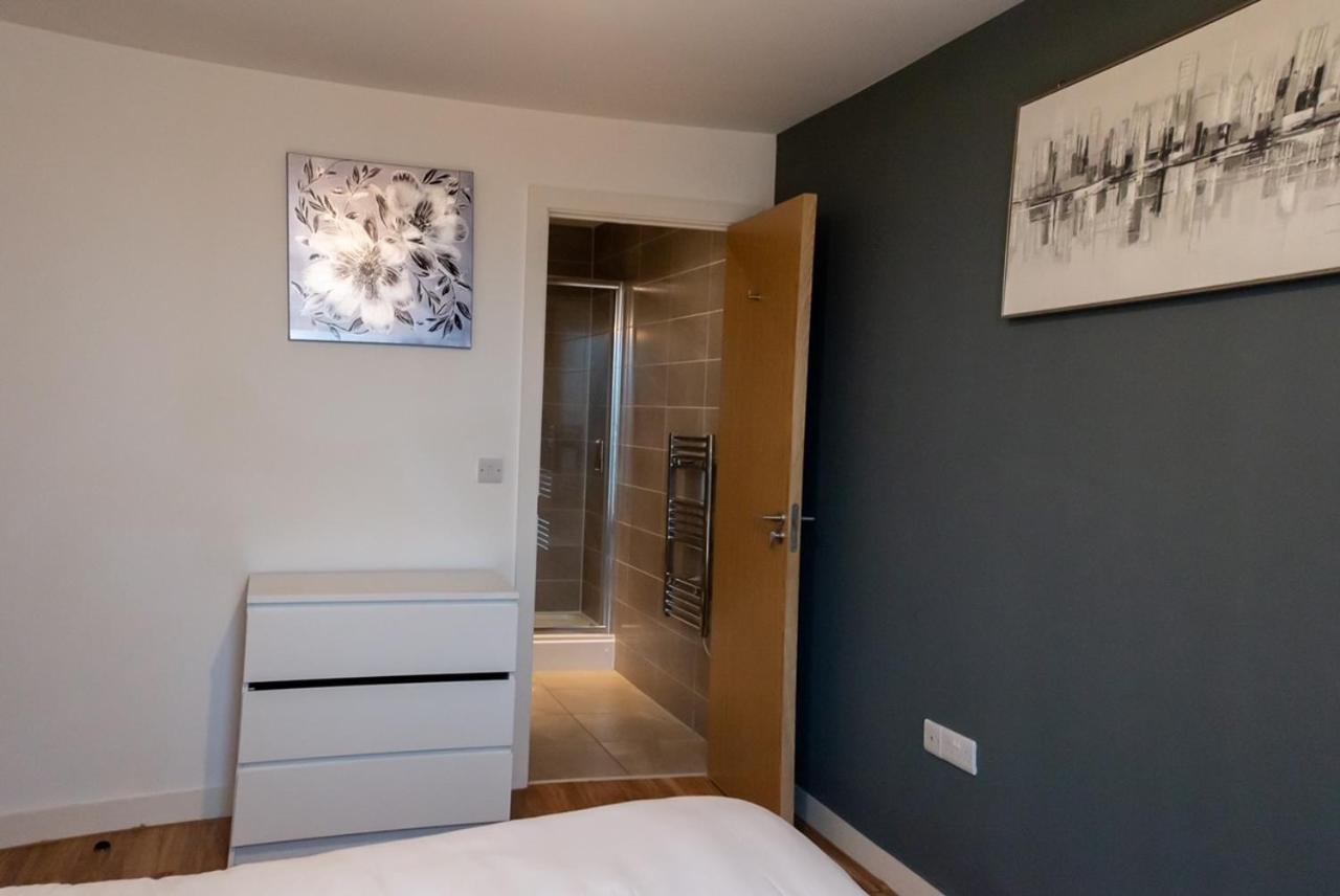 Hallsphere - Stunning Apartment Salford Quays แมนเชสเตอร์ ภายนอก รูปภาพ