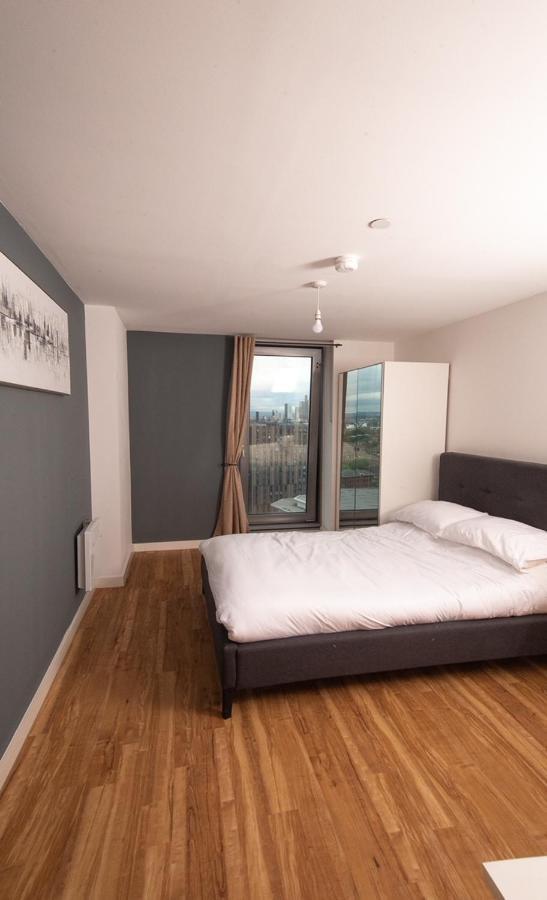 Hallsphere - Stunning Apartment Salford Quays แมนเชสเตอร์ ภายนอก รูปภาพ