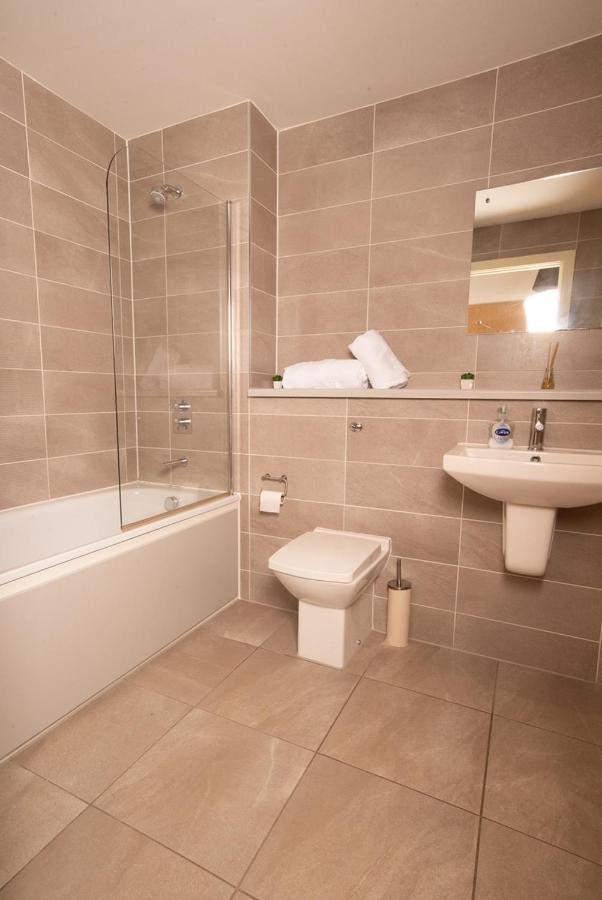 Hallsphere - Stunning Apartment Salford Quays แมนเชสเตอร์ ภายนอก รูปภาพ